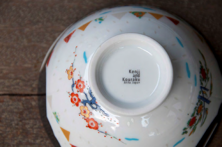 The maker’s mark on a collaborative product designed by resident Kenji Uranishi, produced by Kourakugama (Happy Lucky Site), Arita, Japan 2014. Image courtesy of Asialink. Photo of the maker's mark on a bowl